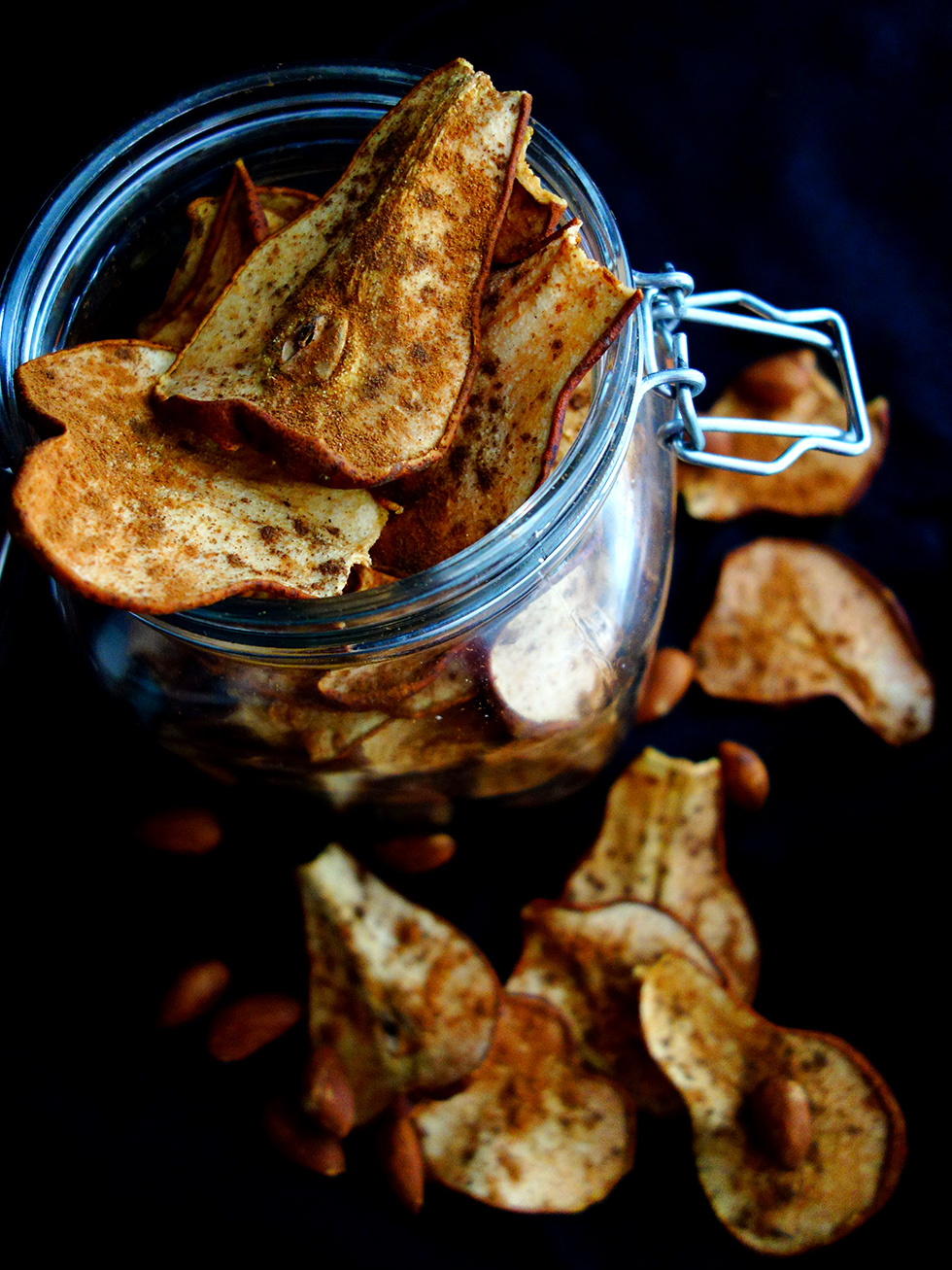 Dehydrated Cinnamon Spiced Pear Crisps Slices Chips